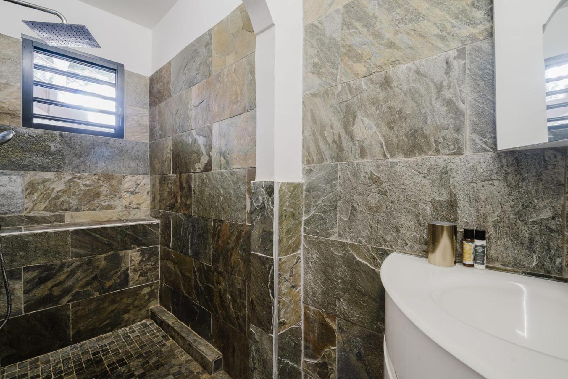 Villa Kaléna : 4 ch, plage à 50m, vue mer Le Diamant Extérieur photo